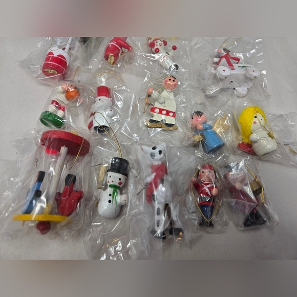 Vintage Ornament Lot Taiwan Painted Wood 19 Sealed In Plastic 20th Century Decor - Picture 4 of 11